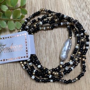 🎉HP🎉 Fashion Accessories Beaded Stretch Bracelet Set of 5 💗 Black White Gold